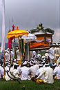 procession à bali en indonésie