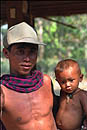 portraits des gens du tonlé sap au cambodge