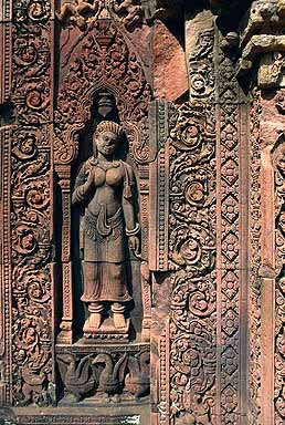 Apsara de Banteay Srei, un temple d'Angkor : la citadelle des femmes au Cambodge