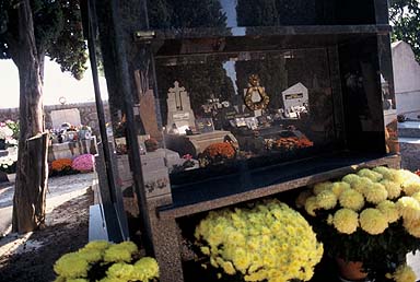 Grau d'Agde par Lolo Laurence Lemaire cimetière français à la Toussaint