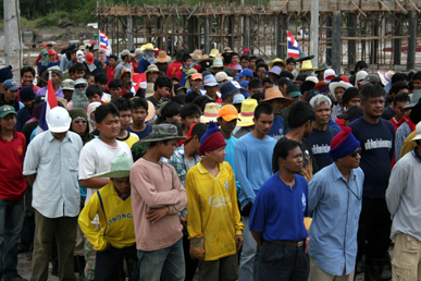Les bâtisseurs d'un village de 150 maisons financées par le Fondation du Roi
